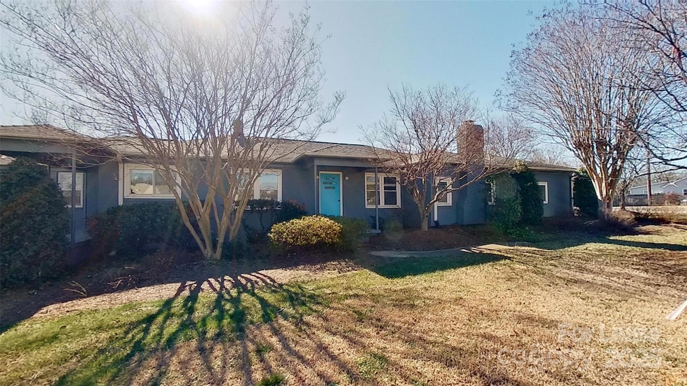 3740 Pleasant Plains Rd, Matthews, NC 28104 - photo 1