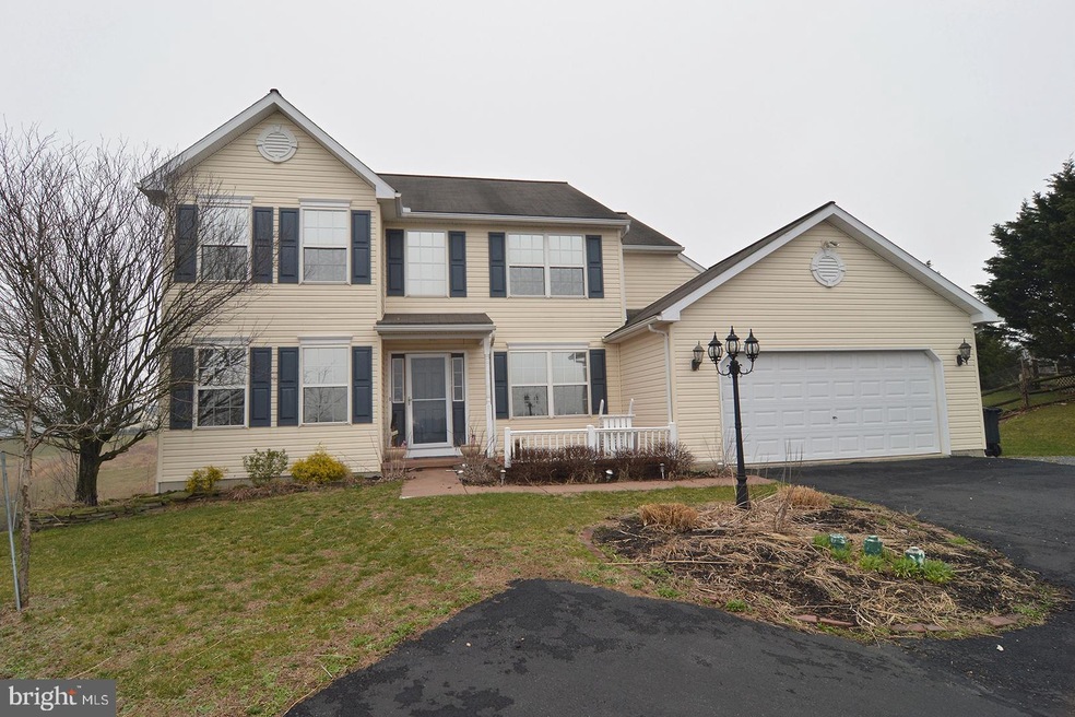 410 E 3rd St, Bernville, PA 19506 - photo 1