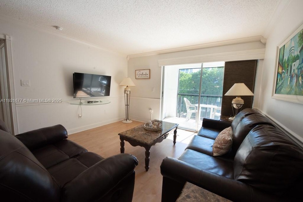 201 178th Dr unit 323, Sunny Isles Beach, FL 33160 - photo 1