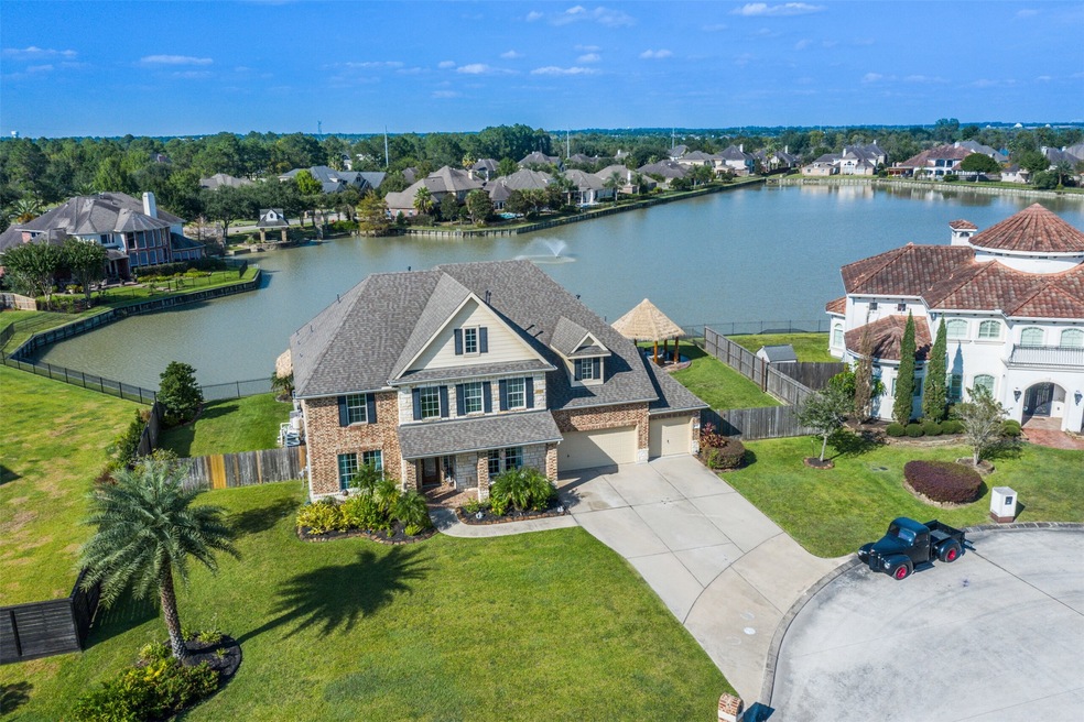 2311 Leslies Ct, Friendswood, TX 77546 - photo 1