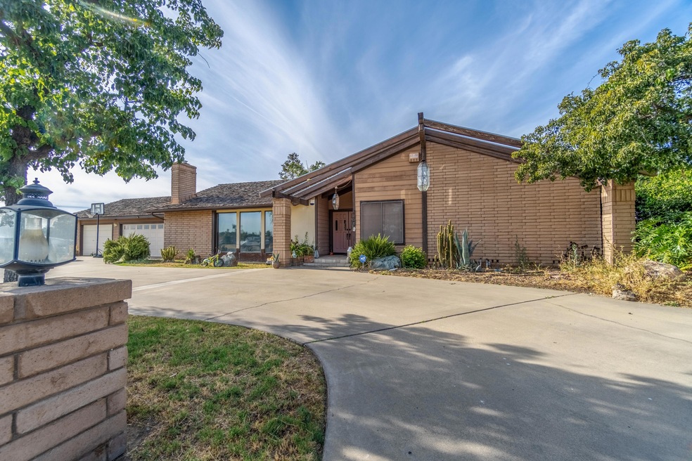 W Prosperity Ave. Tulare-2