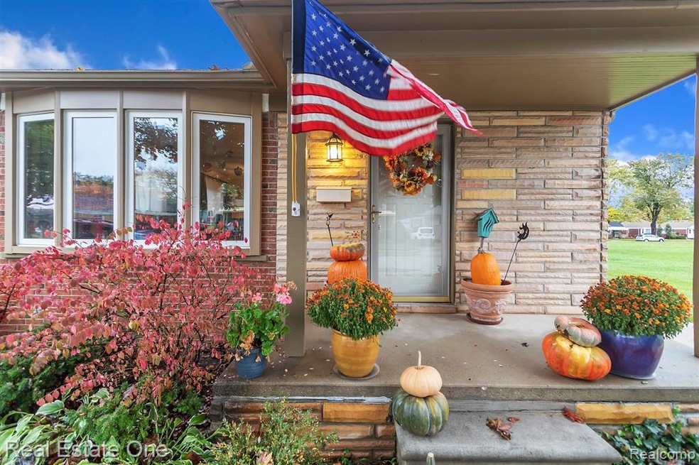 05-15196 Horger Ave-windowstill-rea.jpg