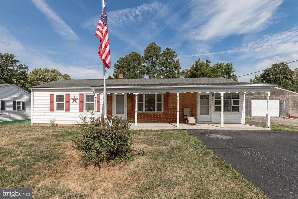 273 Walton St, Strasburg, VA 22657 - photo 1