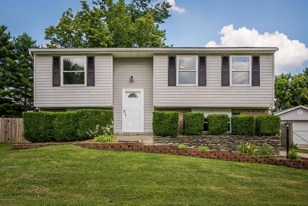 8819 Running Fox Cir-01