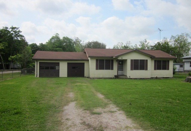 505 N Market St, Brazoria, TX 77422 - photo 1