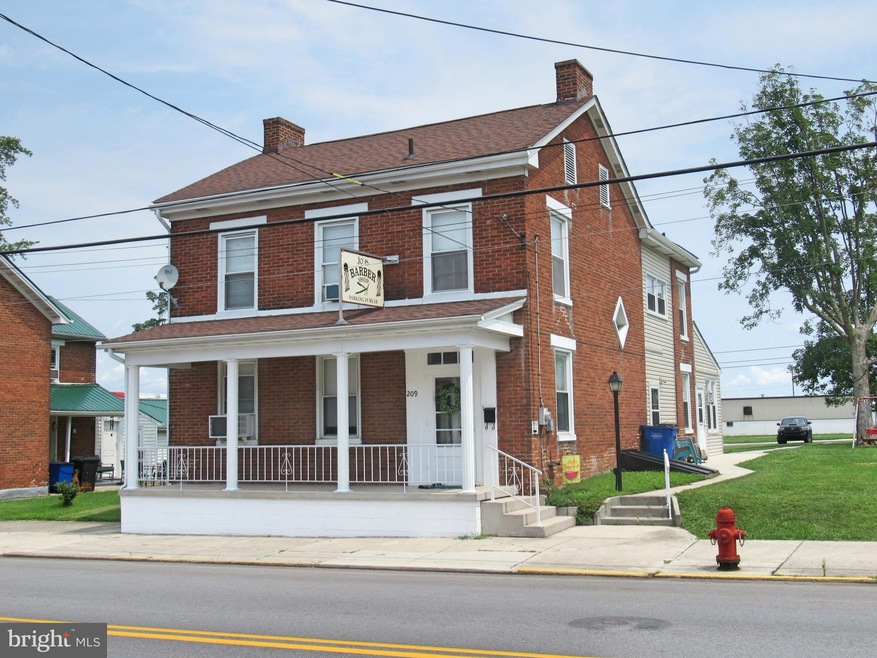 209 N Queen St, Littlestown, PA 17340 - photo 1