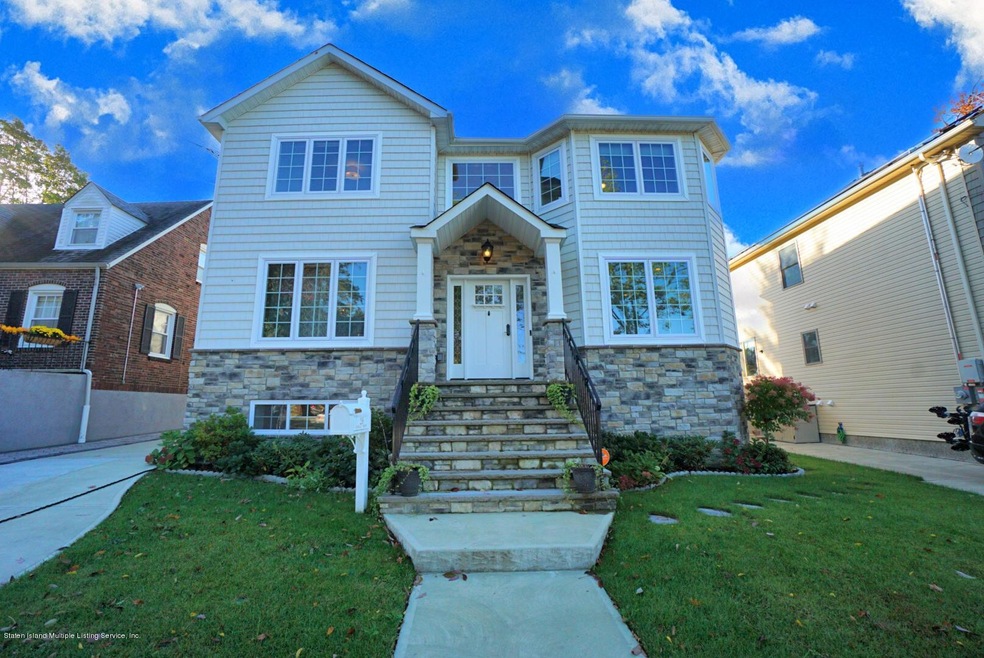 216 Kemball Ave, Staten Island, NY 10314 - photo 1