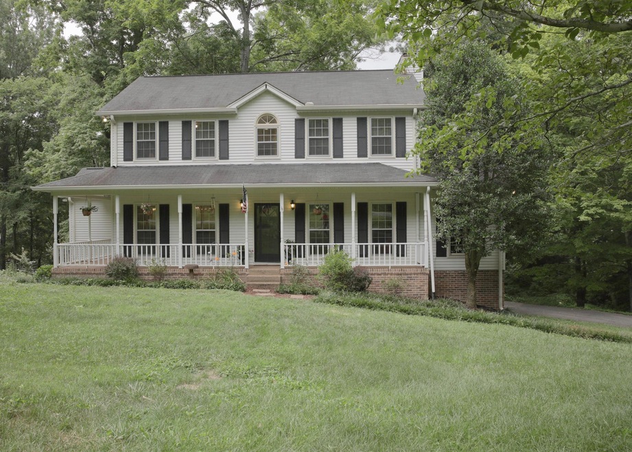 Welcome to your new home located at 103 Hearthside Court North in the Country Homes Community!