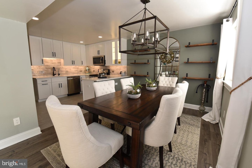 1666 Parkcrest Cir unit 100, Reston, VA 20190 - photo 1