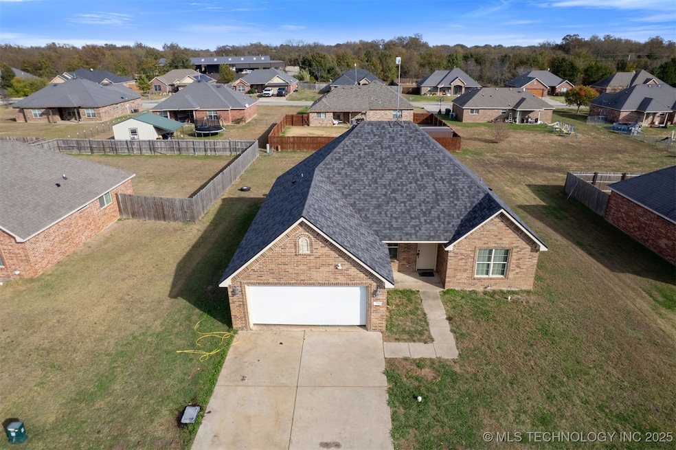 112 Swiss Trail, Calera, OK 74730 - photo 1