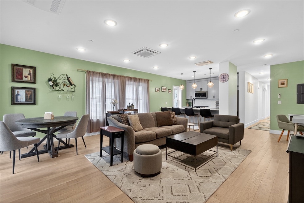 208 Spencer Ave unit 4, Chelsea, MA 02150 - photo 1