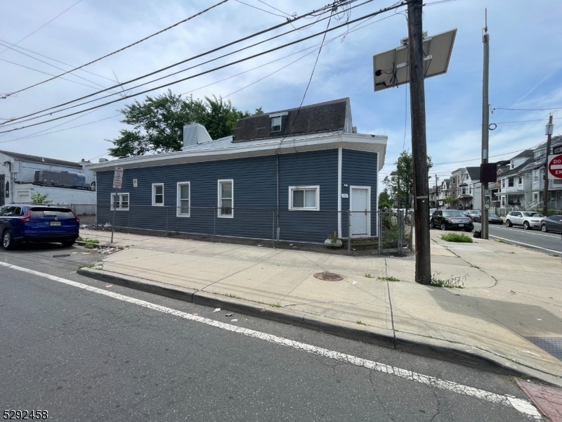 270 S 11th St, Newark, NJ 07103 - photo 1