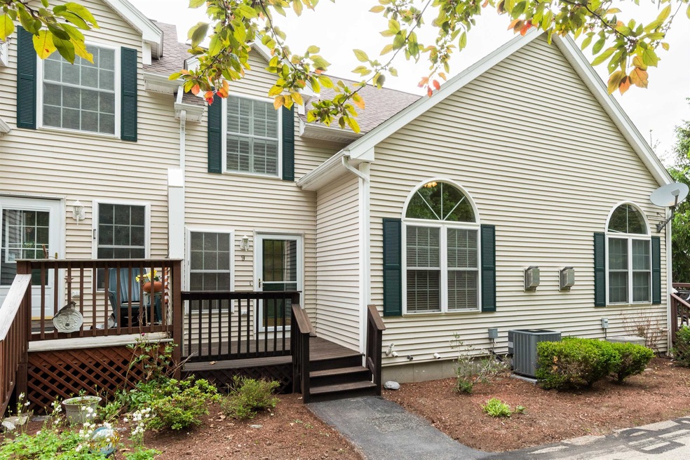 9 Clearwater Ln, MerriMacK, NH 03054 - photo 1