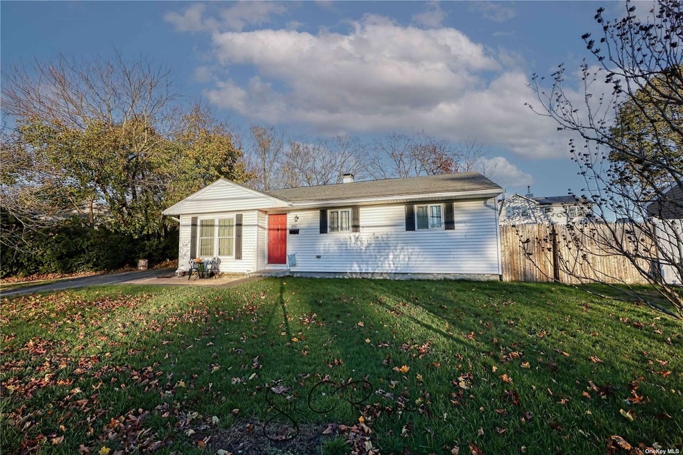 2707 Eagle Ave, Medford, NY 11763 - photo 1