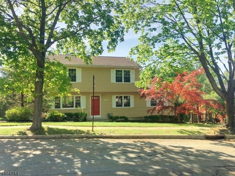 227 Crescent Rd, Wanaque, NJ 07465 - photo 1