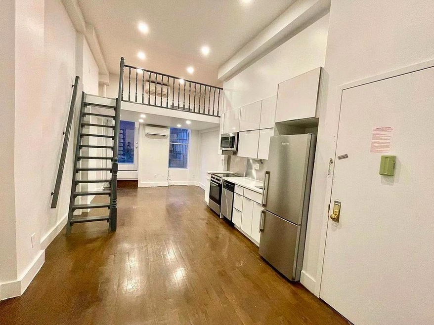440 10th Ave unit 1-RN, New York, NY 10001 - photo 1