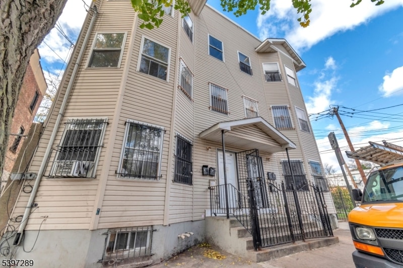 44 Astor St unit 2, Newark, NJ 07114 - photo 1
