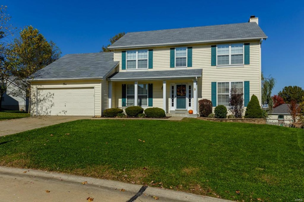 Vinyl siding, Covered front porch, Thermal tilt-in