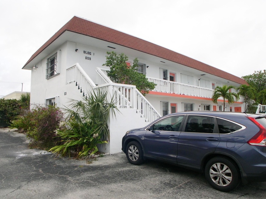 609 NE 6th Ct unit E, Boynton Beach, FL 33435 - photo 1