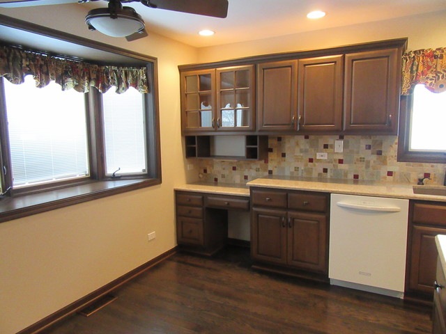 928 S Fairfield Ave, Elmhurst, IL 60126 - photo 1