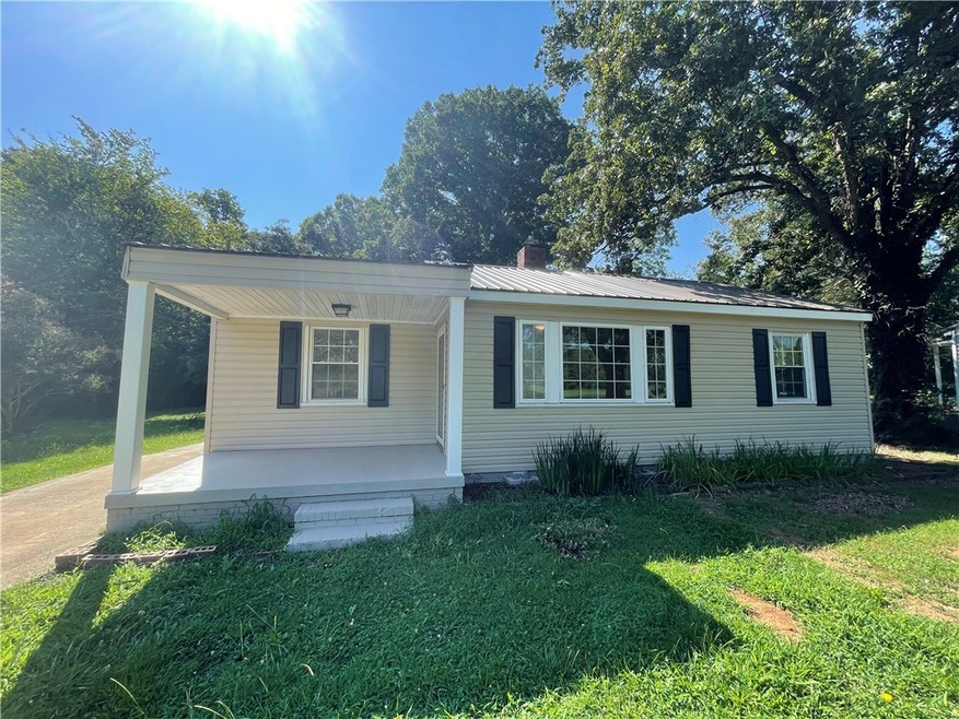 834 Greenville St, Pendleton, SC 29670 - photo 1