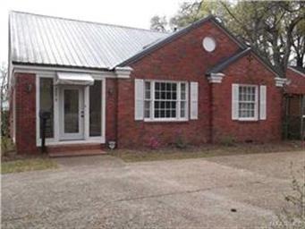 Cute cottage awaits you!