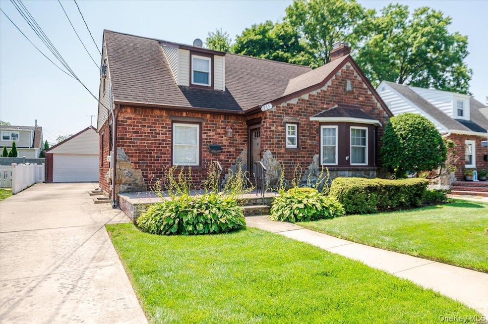 715 Iris St, Franklin Square, NY 11010 - photo 1