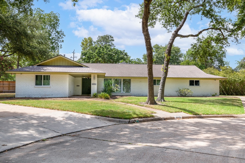 5019 Forest Nook Ct, Houston, TX 77018 - photo 1