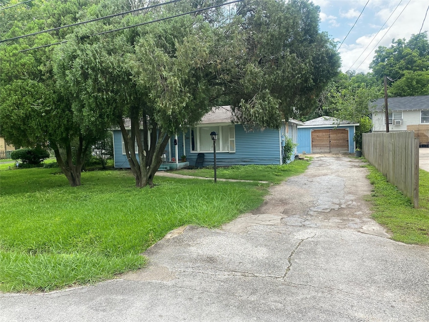 4604 Los Angeles St, Houston, TX 77026 - photo 1