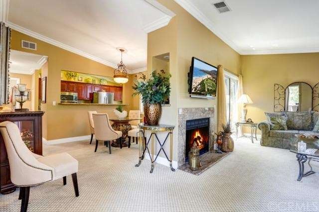 This top unit level is in absolute turnkey conditi