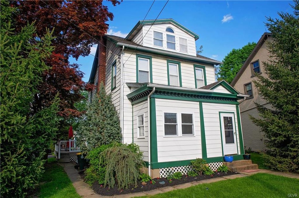 Beautifully maintained 3 bedroom home in the Parkl
