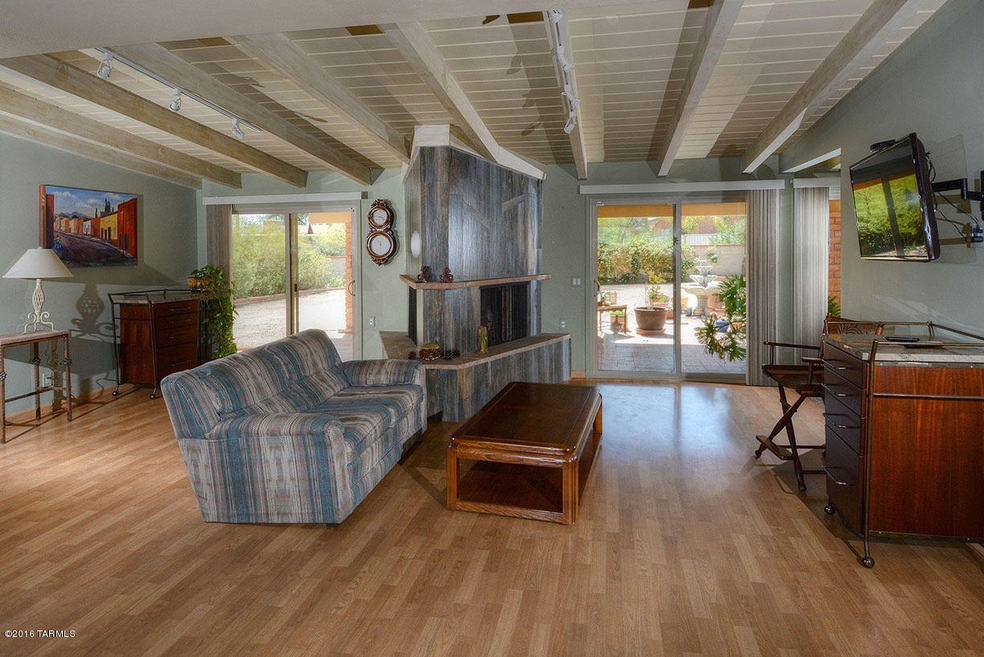 Cooper 5 Livingroom ceiling focus RA