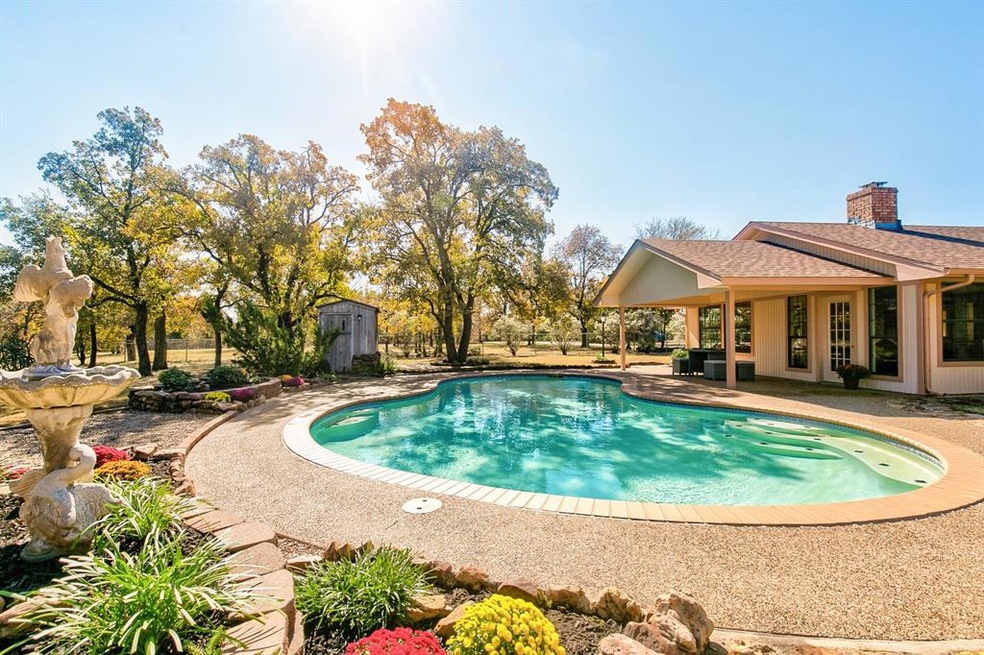 10802 Mineral Wells Hwy, Weatherford, TX 76088 - photo 1