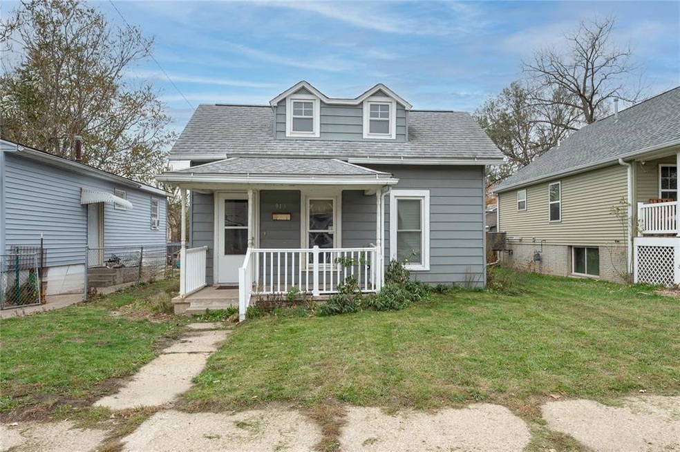 913 9th St SE, Cedar Rapids, IA 52401 - photo 1