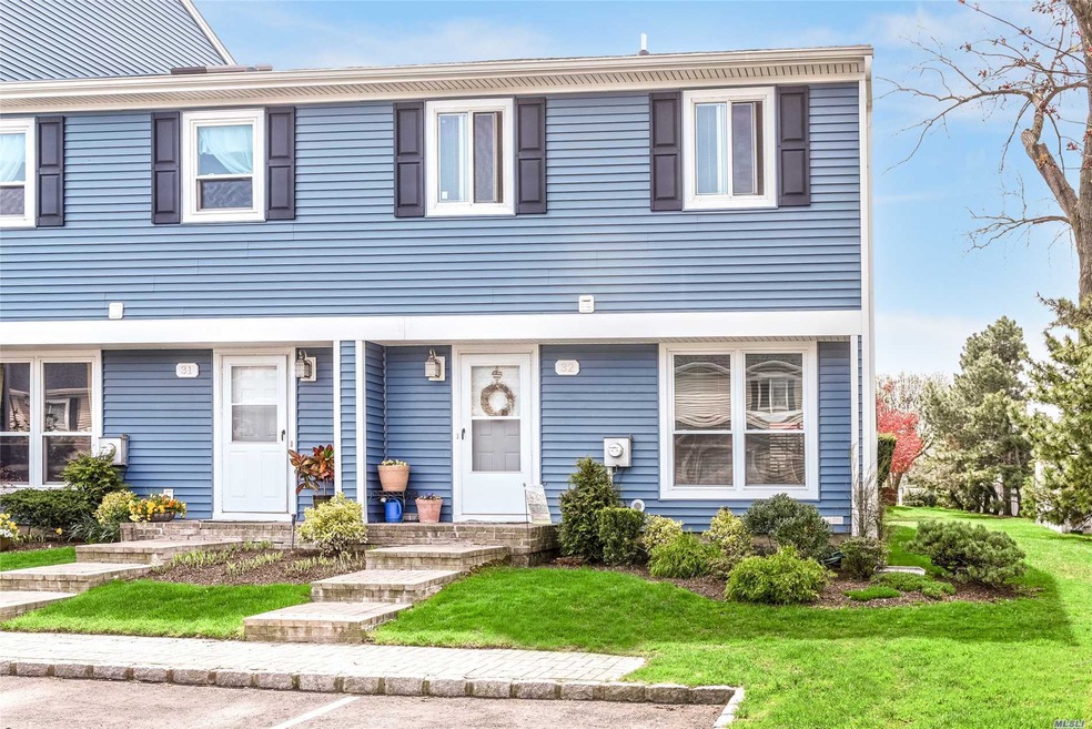 100 Baker Ct unit 32, Island Park, NY 11558 - photo 1