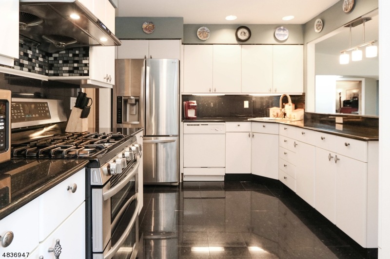 21 Fernwood Rd, Livingston, NJ 07039 - photo 1