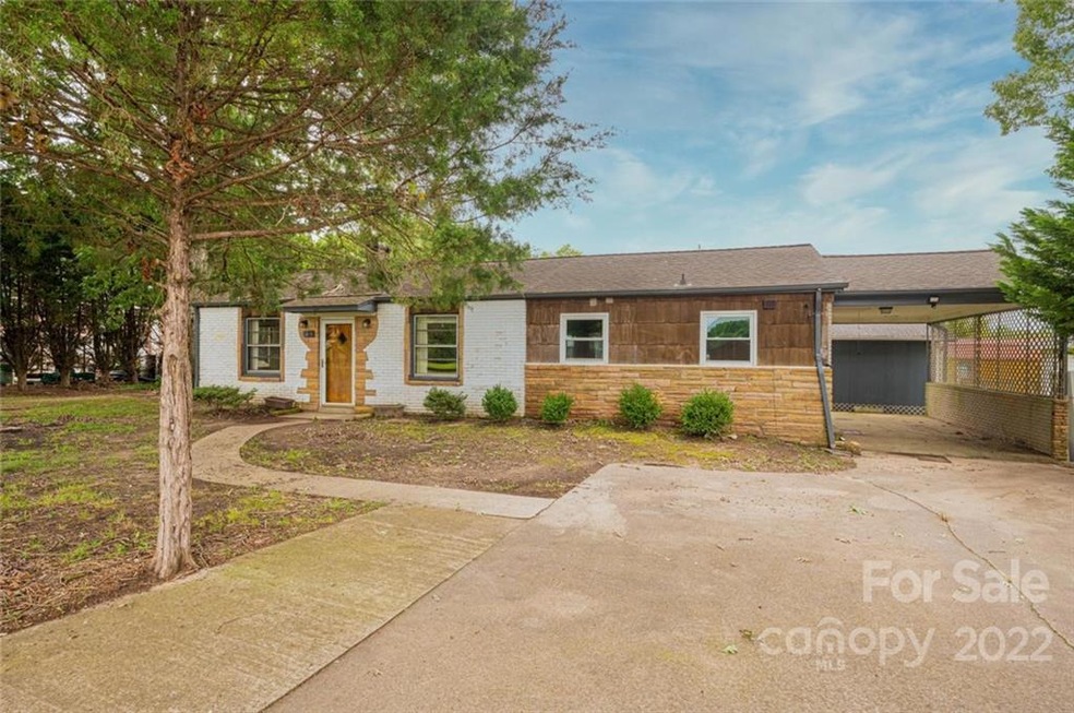 3611 32nd Ave NE, Hickory, NC 28601 - photo 1