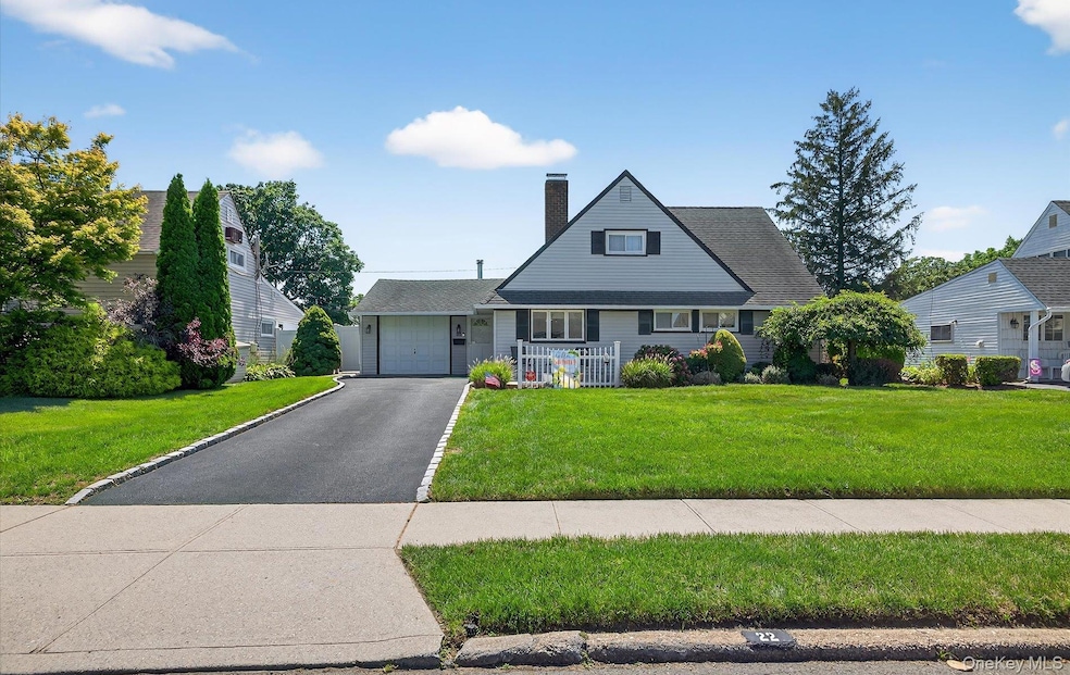 22 Twin Ln N, Wantagh, NY 11793 - photo 1