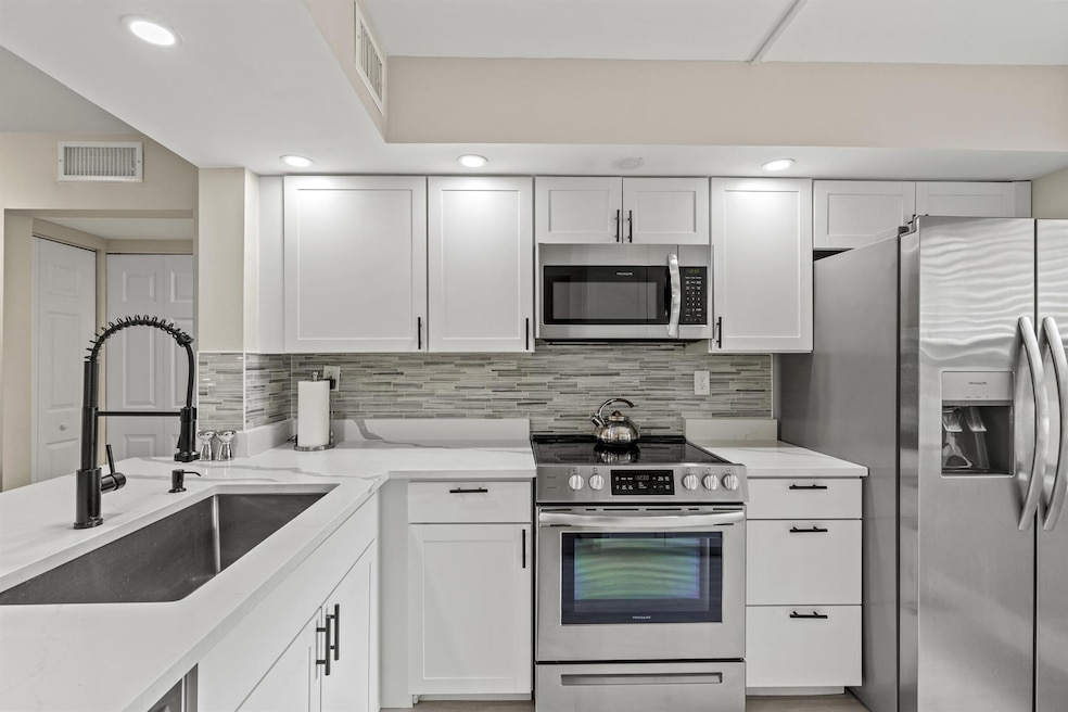 12829 Briarlake Dr unit I102, West Palm Beach, FL 33418 - photo 1