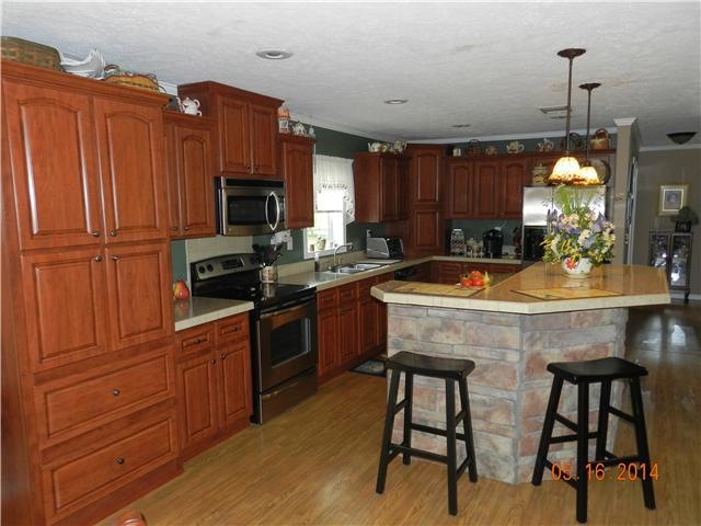 So many upgrades. Kitchen cabinets, S/S appliances. MUST SEE!!