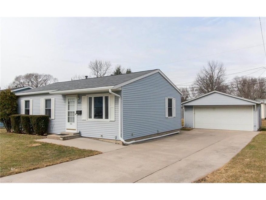 860 Valleyview Dr, Marion, IA 52302 - photo 1