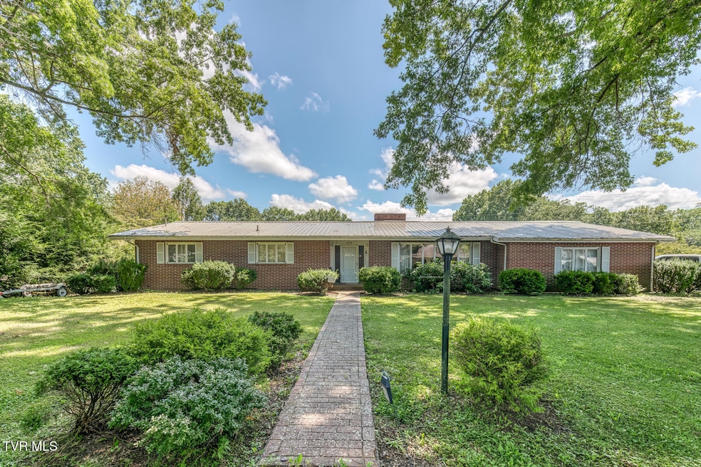 876 Falcon Dr NE, Abingdon, VA 24210 - photo 1