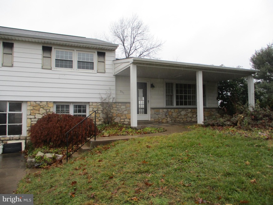201 Cherry Ln, Lansdale, PA 19446 - photo 1