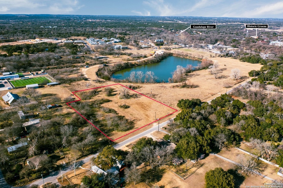 1233 Sleepy Hollow Ln, New Braunfels, TX 78130 - photo 1