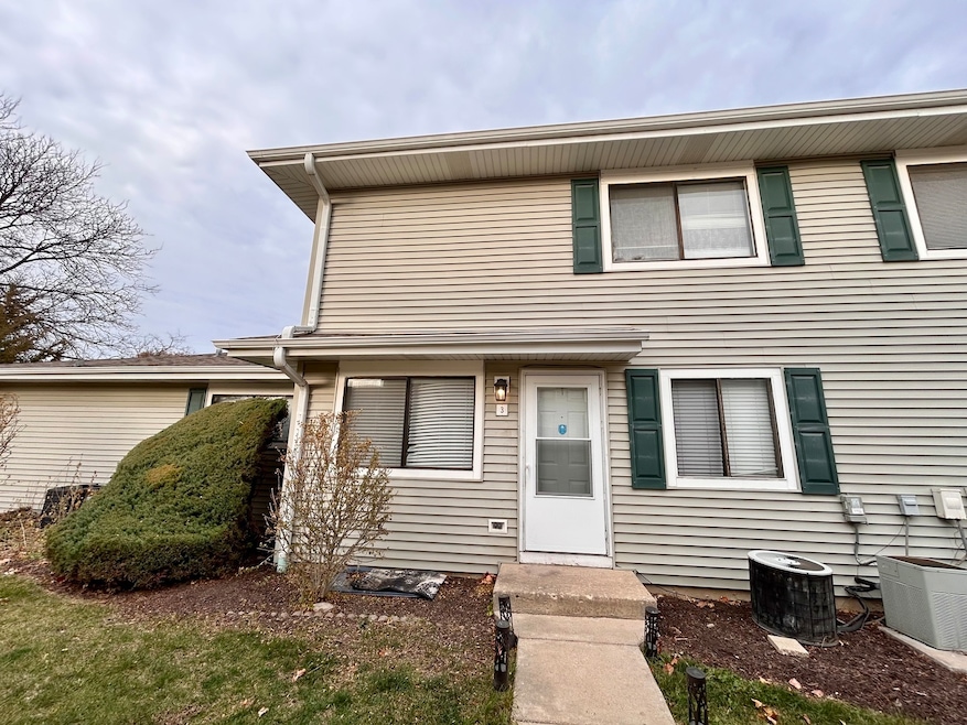 2S723 Winchester Cir E unit 3, Warrenville, IL 60555 - photo 1