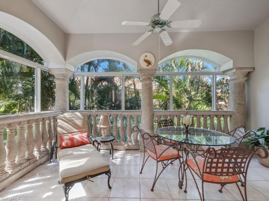 Sunroom / solarium with ceiling fan