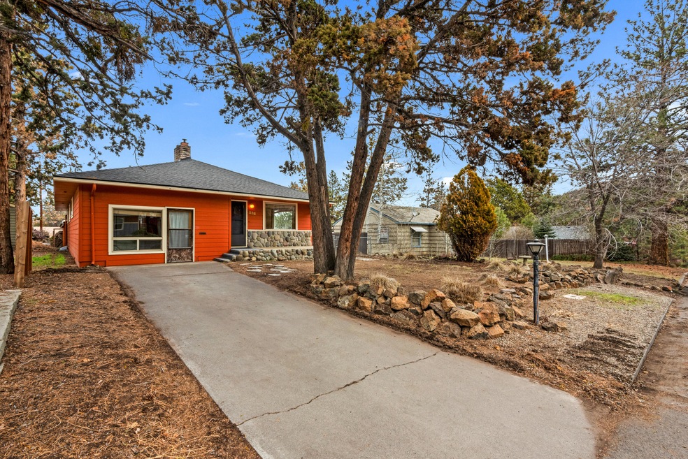 538 NE Irving Ave, Bend, OR 97701 - photo 1