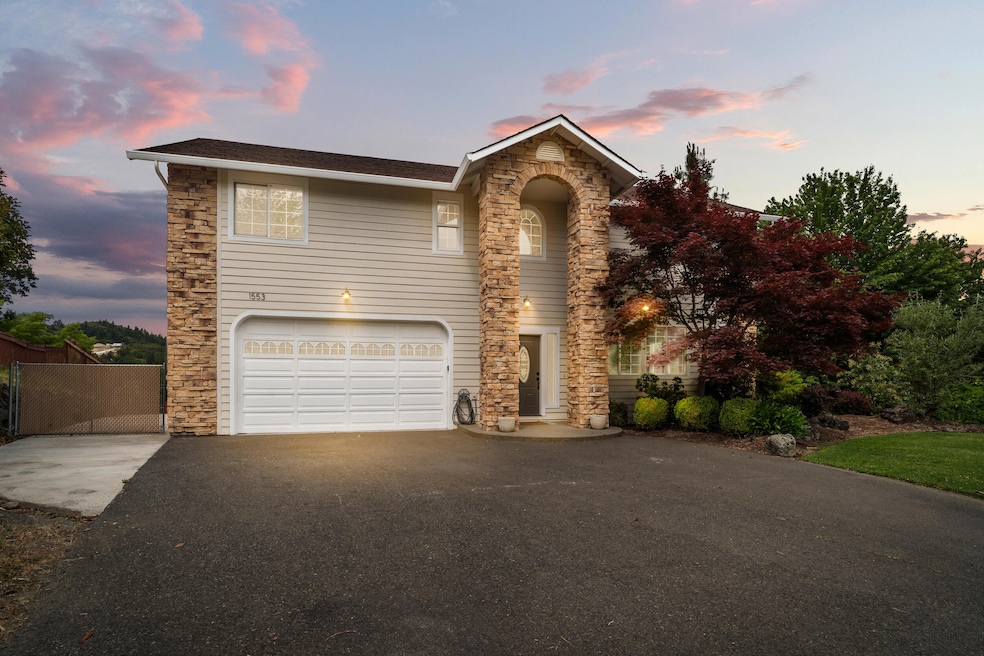 1553 panoramic loop, grants pass, or 975
