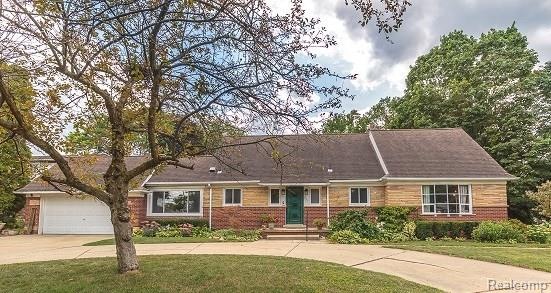 Sprawling front elevation!