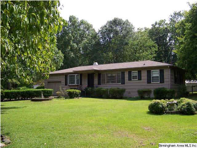 One level living with a beautiful landscaped corne